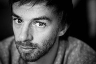 Photo de l'acteur Jeremias Nussbaum. Photographe: Lou Sarda