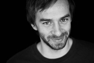 Photo de l'acteur Jeremias Nussbaum. Photographe: Lou Sarda