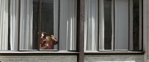 Lola Naymark et Guillaume Barbot dans le court-métrage "Le bonheur des uns" de Jeremias Nussbaum © Mias Media