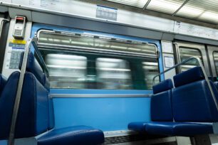 carreau de 4 places vides du métro parisien